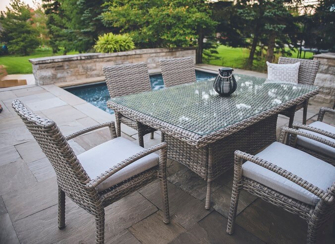 Driftwood outdoor dining set in silver.