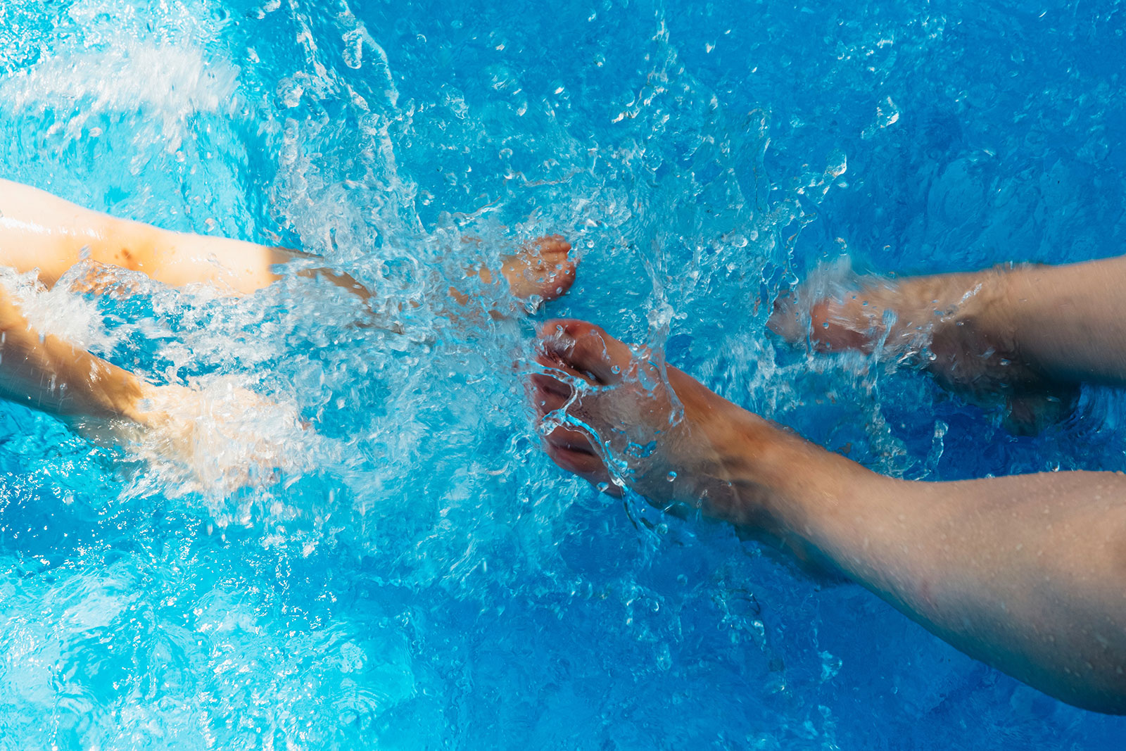 feet-splash-swimming-pool-101986