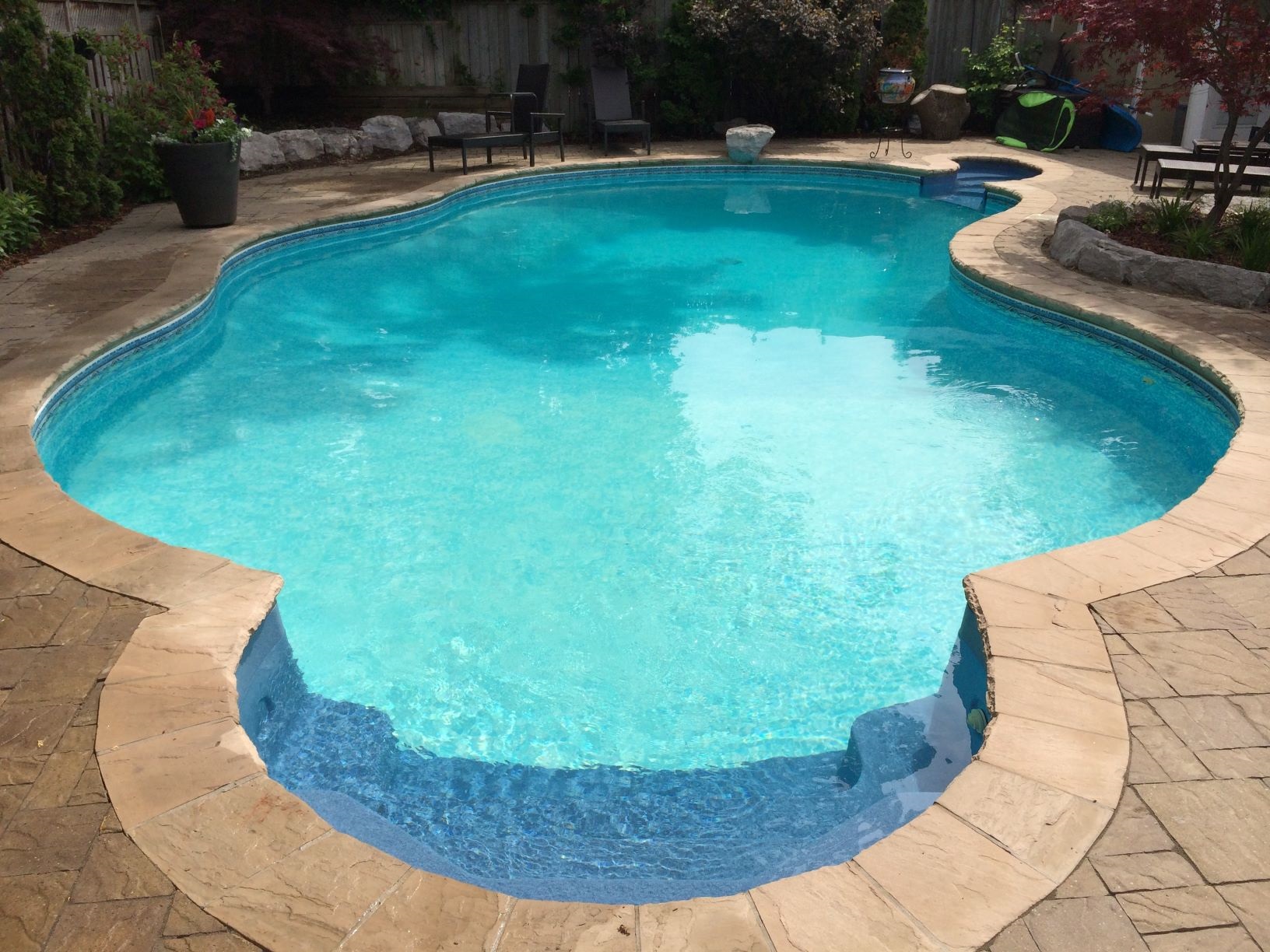 Hayward Aquarite Salt chlorination system being used in this salt water pool.